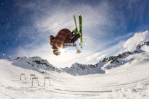 竞彩网官方网址|孟子凯左侧弧顶压哨三分一箭穿心，绝杀瞬间点燃赛场狂潮