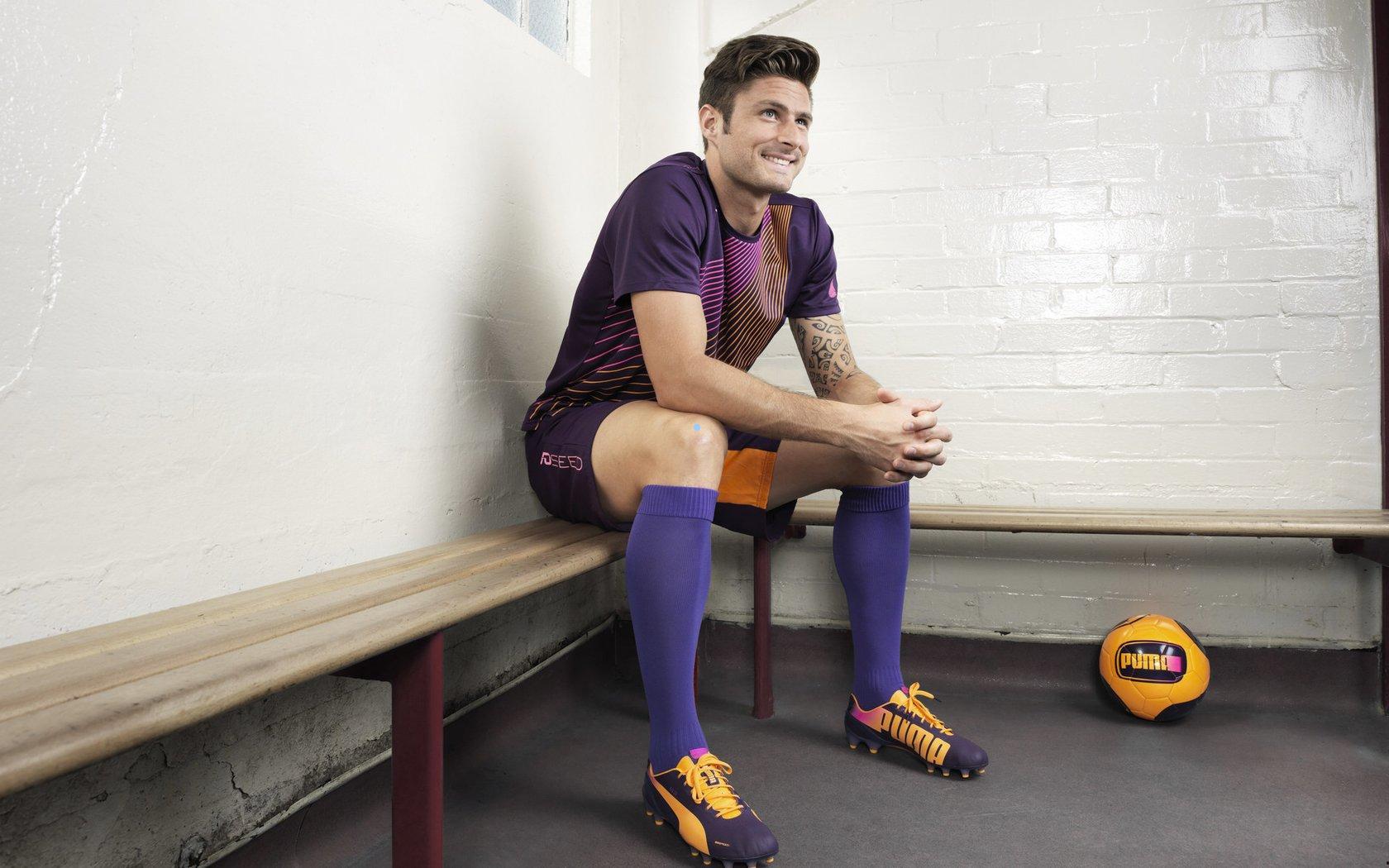 内讧之火燃尽争冠希望 安菲尔德寂静夜中萨拉赫与斯洛特的对峙