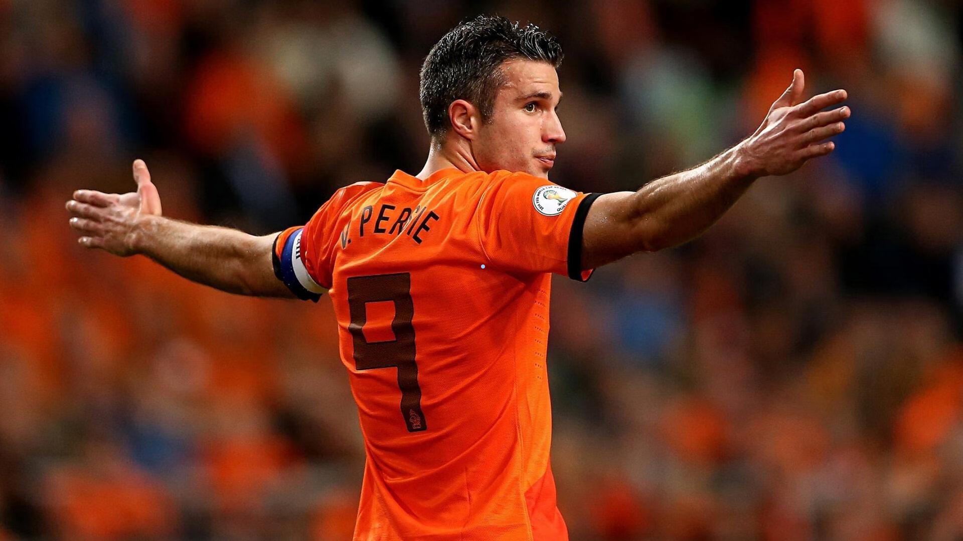 前皇马名宿小鹰连发两文痛斥现役球星，批其被宠坏的孩子，指控逼走阿隆索